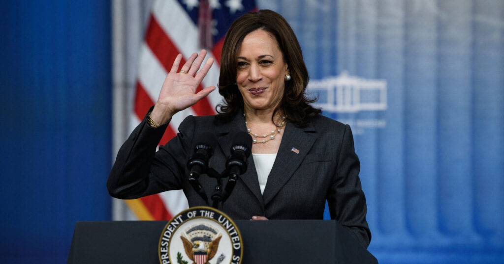 USA : Kamala Harris dans le « Bureau 0vale », peut-on y croire ? Avec Joe Biden hors course et Donald Trump motivé pour une candidature à la présidentielle de 2024 aux États-Unis, les chances de Kamala Harris sont réelles, mais pourraient être affectées de différentes manières.
