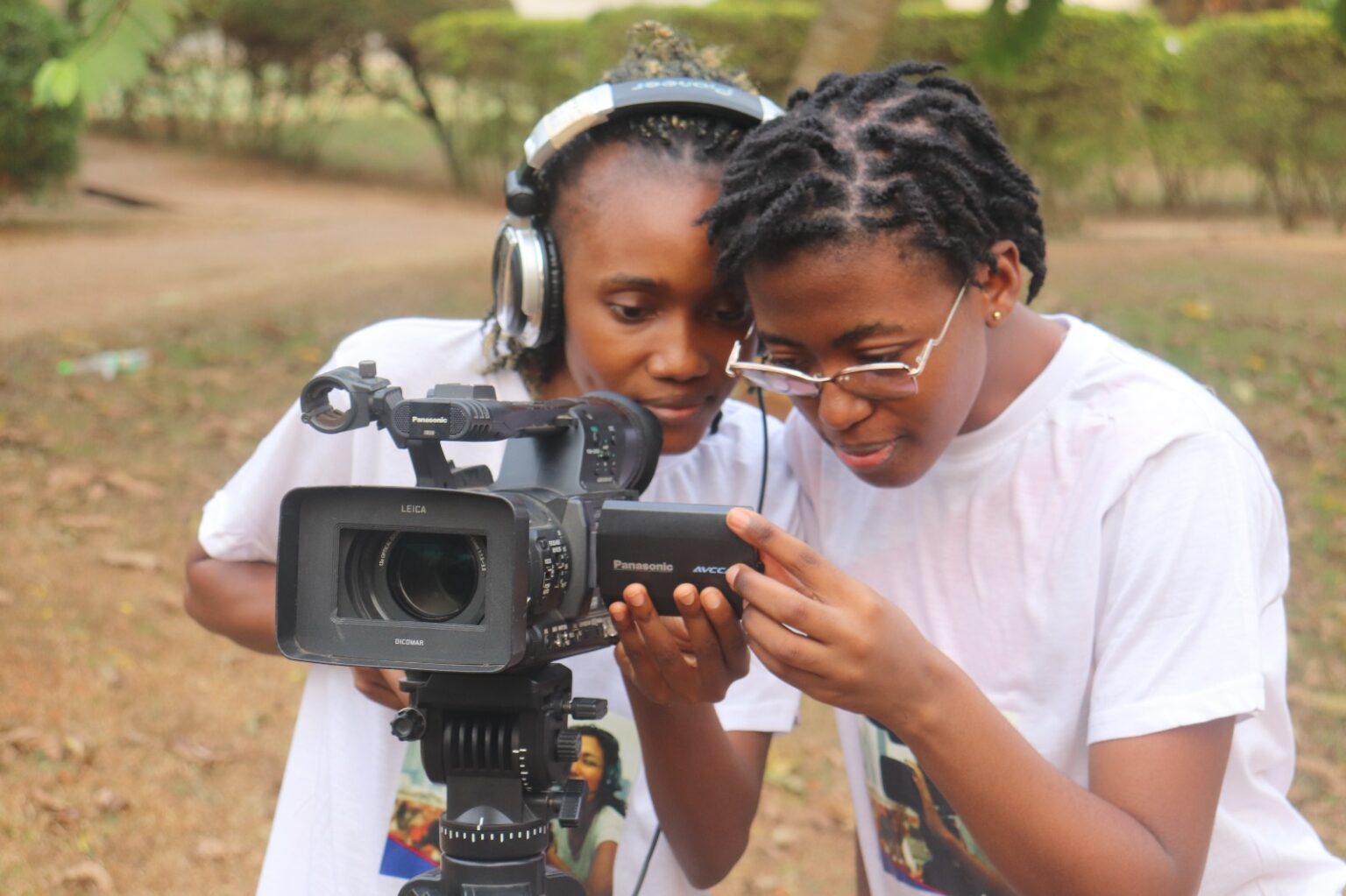 Ce Master en journalisme de paix de l'UPAC est une véritable opportunité pour les professionnels des médias souhaitant se spécialiser dans ce domaine en plein essor. La télévision, la presse écrite, la radio, le web journalisme, l’analyse et la résolution des conflits, etc. y sont enseignés. Les débouchés sont nombreux, que ce soit dans les médias traditionnels, les ONG ou les institutions internationales.