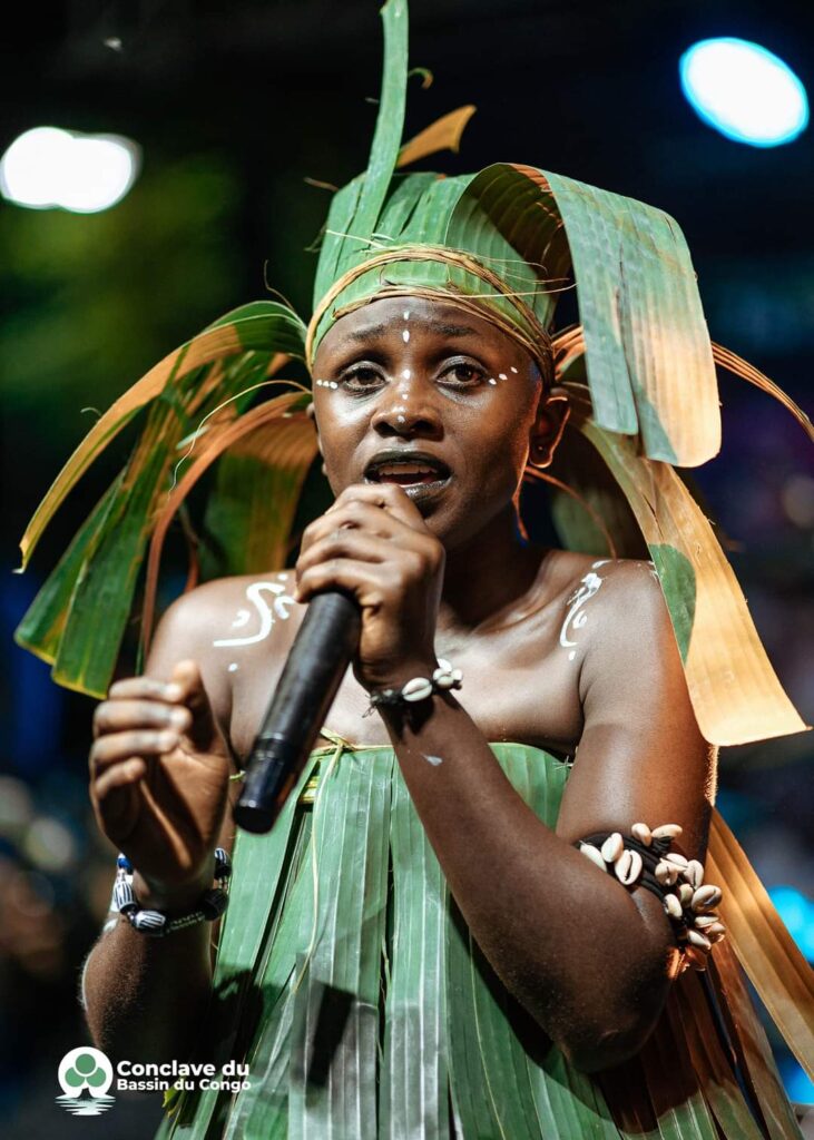 Conflit dans le NoSo : La chanteuse de 16 ans Jato Sonita victime de violence sexuelle L' histoire de Jato Sonita commence en 2021, lorsqu'elle était encore élève au CCAST Bambili à Bamenda, dans le nord-ouest du Cameroun. La ville est en proie à un conflit séparatiste accru depuis fin 2016.