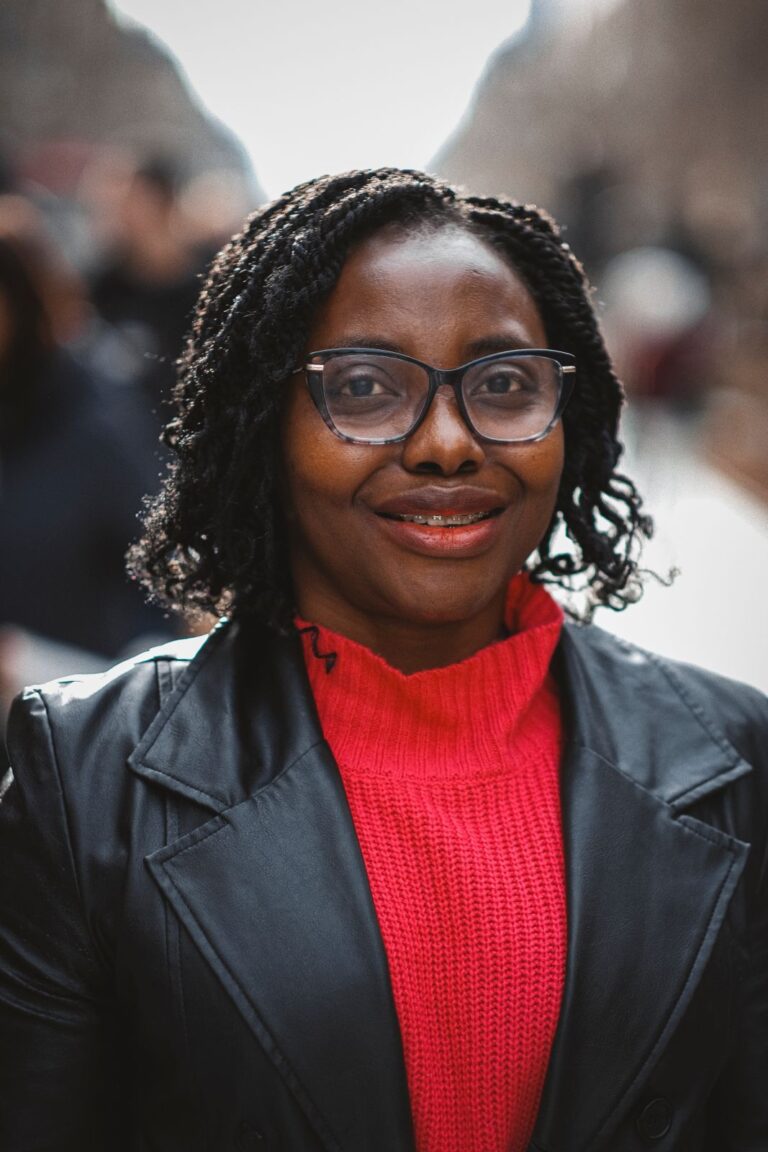 Annie Tchokouani, une voix pour les droits humains et la diversité en Belgique L’ activiste camerounaise et juriste de formation, est candidate aux élections municipales en Belgique. Le parcours, les motivations et les objectifs d’Annie Tchokouani pour améliorer la vie des habitants de Bruxelles où elle réside, ne sont plus à démontrer.