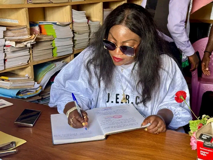 Attentes des résultats présidentielle 2025 : Cathy Meba appelle la jeunesse camerounaise à tourner le dos à la destruction des édifices et être acteur de la paix au Cameroun