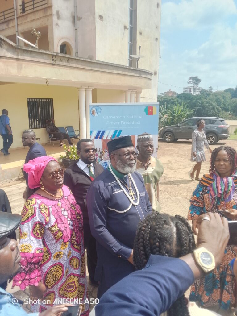 Cameroun Nationale Prayer Breakfast (CNPB) rassemble l’élite chrétienne autour des plus hauts dirigeants du Cameroun afin de prier pour la paix au Cameroun