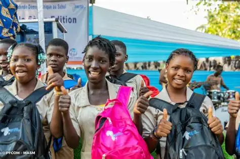 Bénin: Romuald Wadagni annonce la gratuité de l’école pour les filles Le Bénin rend la scolarité gratuite pour les filles de la 6e à la Terminale dès 2026. Enjeux, objectifs et impact de la réforme du président Romuald Wadagni.